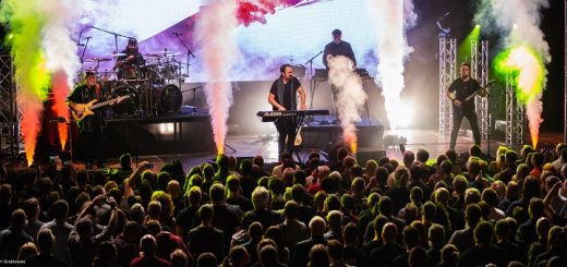 THE NEAL MORSE BAND Bandphoto Live in Brno 2019 - Beitragsbild