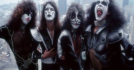 Kiss 2022