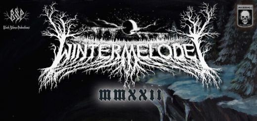 Schriftzug des Wintermelodei-Festivals vor einer gemalten, düsteren Winterlandschaft