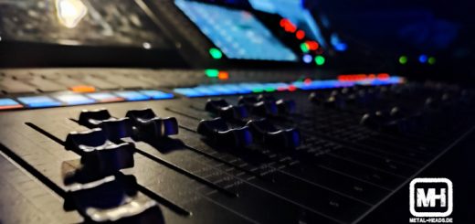 Ein Mischpult, Nahaufnahme einzelner Regler.