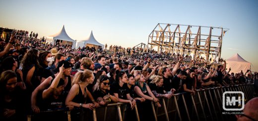Blick auf die erste Reihe beim Dong Open Air Festival 2022