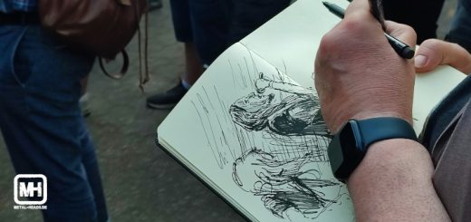 Nahaufnahme des Blockes: Christoph Heuer zeichnet gerade eine der Bands auf dem Rage Against Racism Festival 2023.