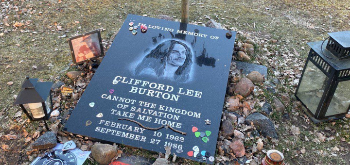 Nahaufnahme des Gedenksteins für Cliff Burton
