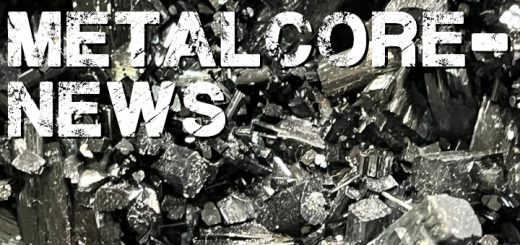 Schriftzug "Metalcore News" über Metall