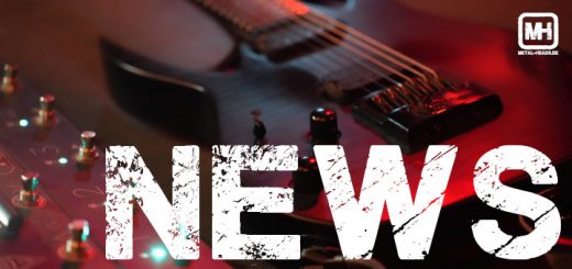 Eine Gitarre und ein Pedal mit der Aufschrift "News"