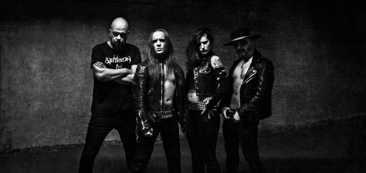 Die Band Black Totem vor einer dunklem Wand