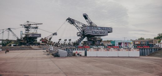Blick auf das leere Festivalgelände des Full Force