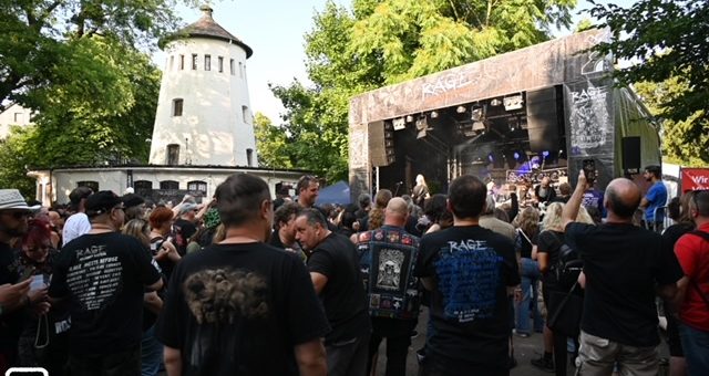 Fans am Freitag beim Rage Against Racism 2025