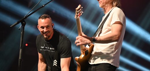 Alter Bridge live @013Poppodium