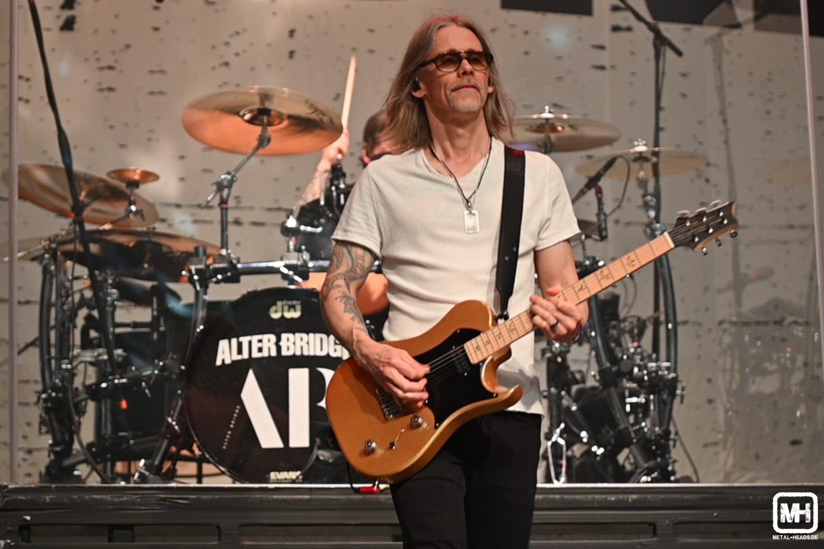 Alter Bridge live @013Poppodium